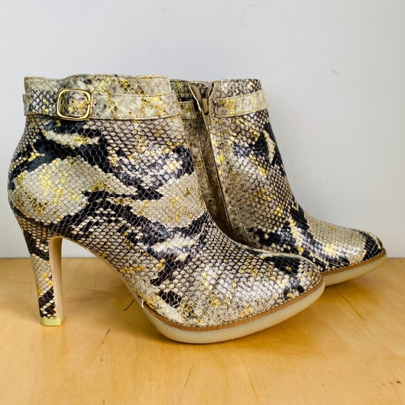 Paolo Corelli Womens Embossed Leather Ankle Boots, 8. - Picture 6 of 7